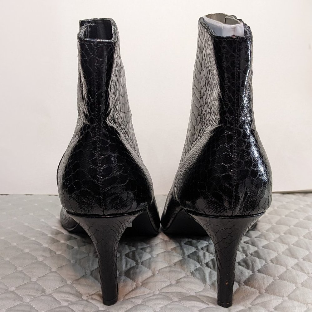Torrid Black Snakeskin Print Pointed Side Zip Bootie Boot - size 10 Wide - NWT - Picture 10 of 12